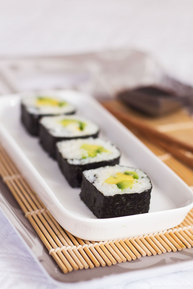 avocado sushi vegan